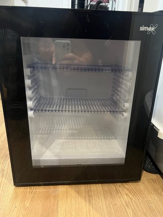 Minibar Simex con puerta de cristal