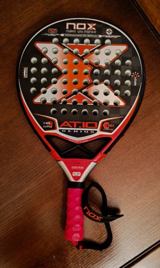 Pala de Pádel Nox AT10 Genius.