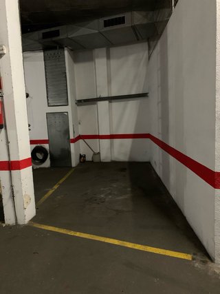 SE ALQUILA PLAZA GARAJE COCHE .