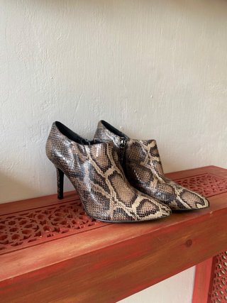 Botines de tacón alto estampado serpiente – Animal