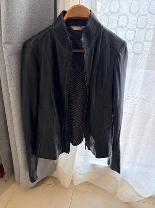 Chaqueta de cuero negra para mujer