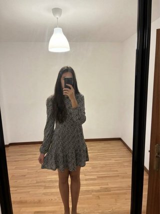 Vestido corto flores Stradivarius