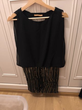 Vestido de fiesta negro y dorado
