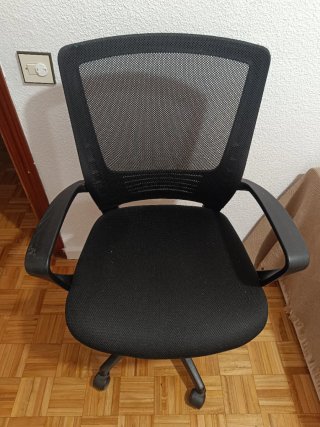 Silla de oficina ergonómica negra