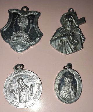 LOTE 4 MEDALLAS RELIGIOSAS