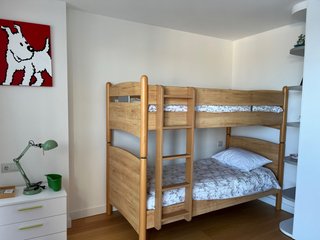 Litera de madera de yaya con 2 colchones