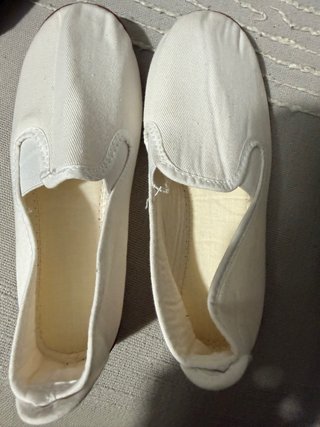 Zapatillas Blancas, talla 33, nuevas sin usar.
