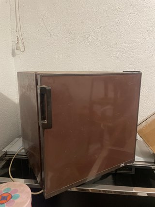Nevera compacta