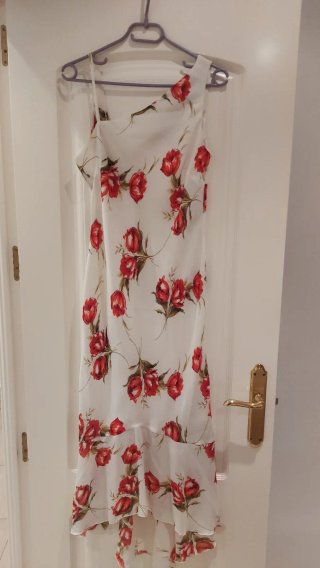 Vestido largo con estampado floral.