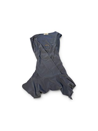Blusa azul con detalle en escote