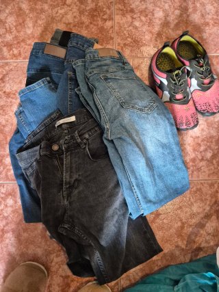 Lote de 3 Pantalones Vaqueros  Zapatillas y masss