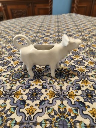 Lattiera a forma di mucca