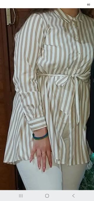 Camisa de rayas beige y blanca