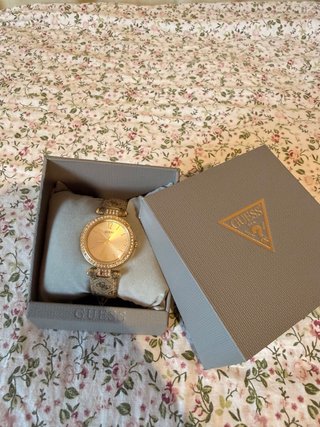 Reloj Guess Dorado
