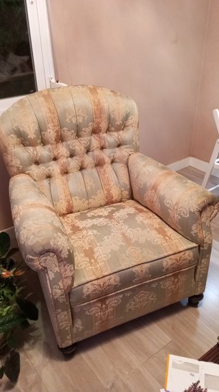 2 Poltrone Vintage Imbottite in Capitoné