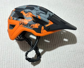 Casco MTB Favoto con Visera