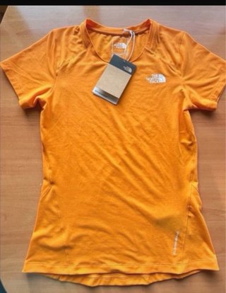 Camiseta The North Face con etiqueta