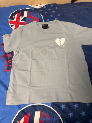 Camiseta Gris con Corazón Roto Talla XS