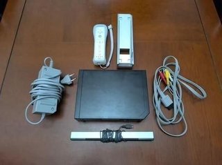 Wii Negra + Mando + Soporte + Cables
