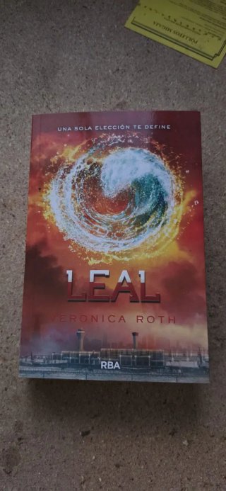 LIBRO: " Leal, saga divergente"