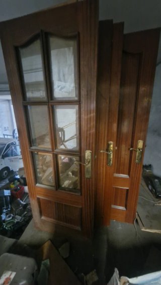 Lote de 7 puertas de madera maciza