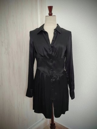 Vestido negro elegante camisa corsé manga larga