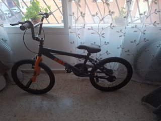 Bicicleta BMX Infantil Negra y Naranja