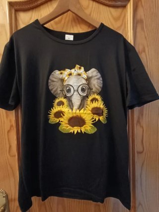 Camiseta Negra con Estampado de Elefante