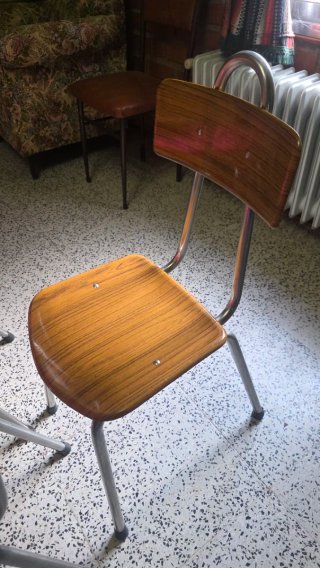 Sillas antiguas de madera y metal