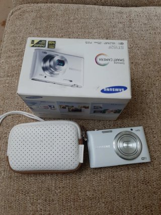 Cámara Samsung ST152F con Funda, sin uso.