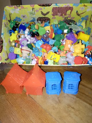 Lote de figuras Basuritas
