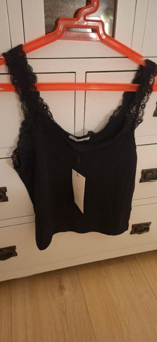Top Negro con Encaje Zara