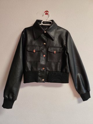 Cazadora de polipiel de chica talla M nueva.