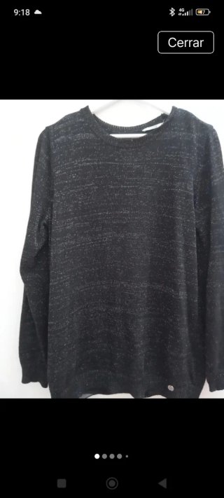 Jersey negro con detalles brillantes