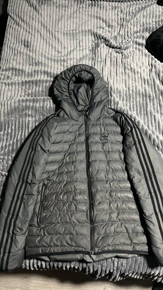 Abrigo de plumas Adidas gris
