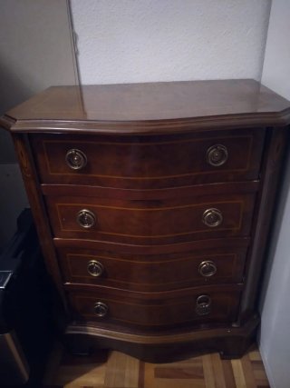 Cajonera de madera clásica