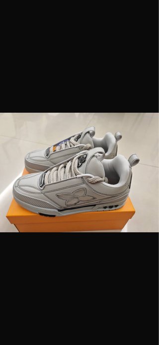 Zapatillas Louis Vuitton Grises