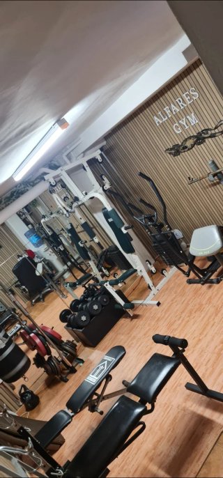 Gimnasio completo para entrenamiento