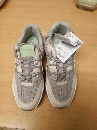 Bambas Stradivarius Beige y Verde