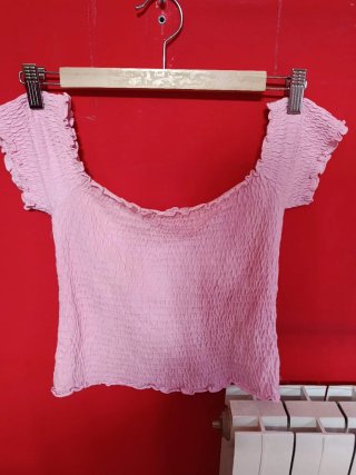 Top Rosa Stradivarius Hombros al Aire