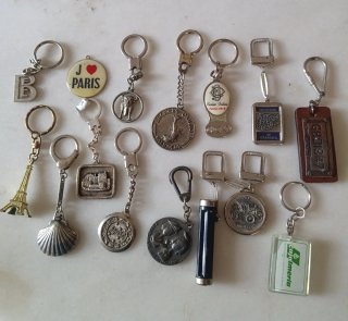 Lote de 14 llaveros variados