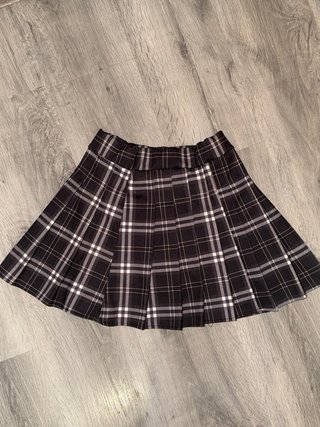 Falda de cuadros blanca y negra