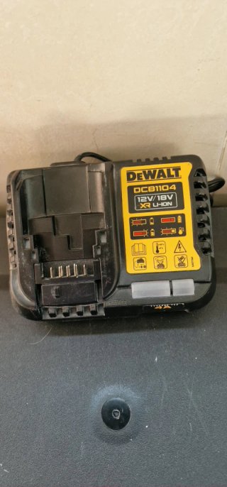 Cargador DeWalt DCB1104 12V/18V XR
