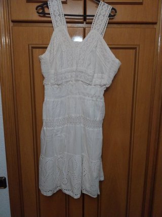 Vestido largo de encaje blanco