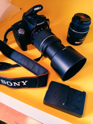 Sony digital con 2 objetivos uno un potente zoom