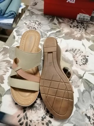 Sandalias Xti con cuña beige y salmón