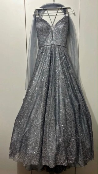 Vestido de 15 años plateado brillante