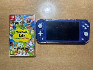 Nintendo Switch Lite Azul y Tomodachi Life