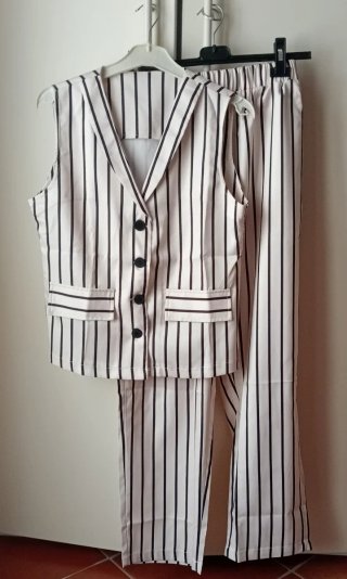 Completo gilet e pantalone a righe