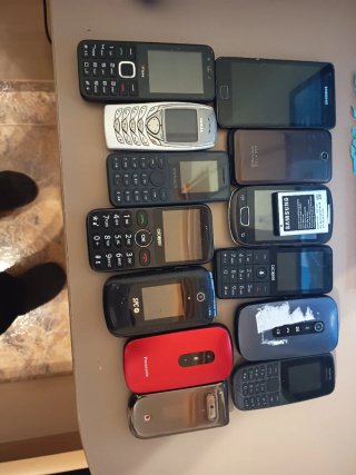 Lote de 13 teléfonos móviles antiguos